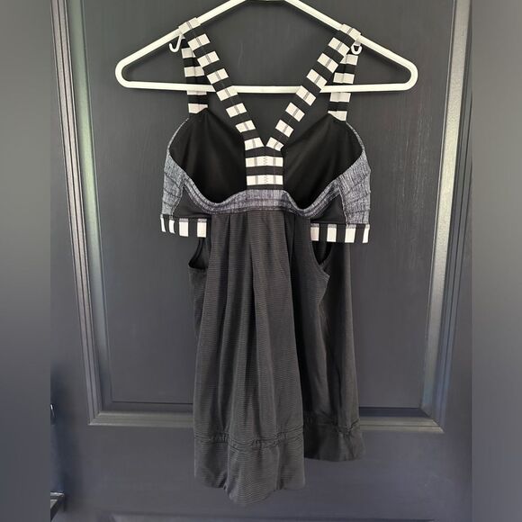 Lululemon Restless Run Tank Top Black White Stripe Built in Bra Sinch Waist Sz 6 - Picture 6 of 11